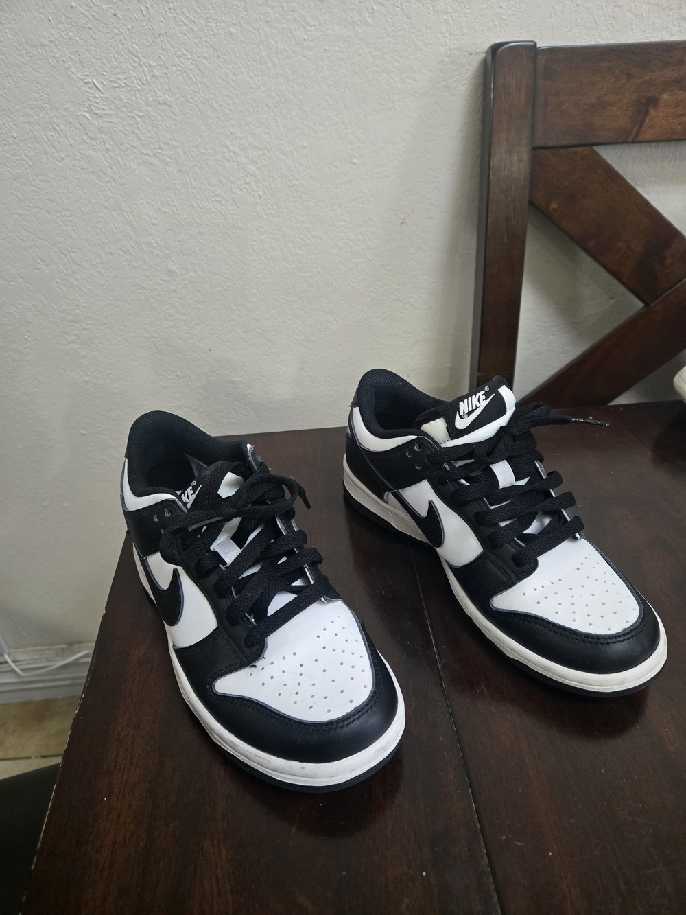 Nike Men’s Black and White Low-Cut Sneakers